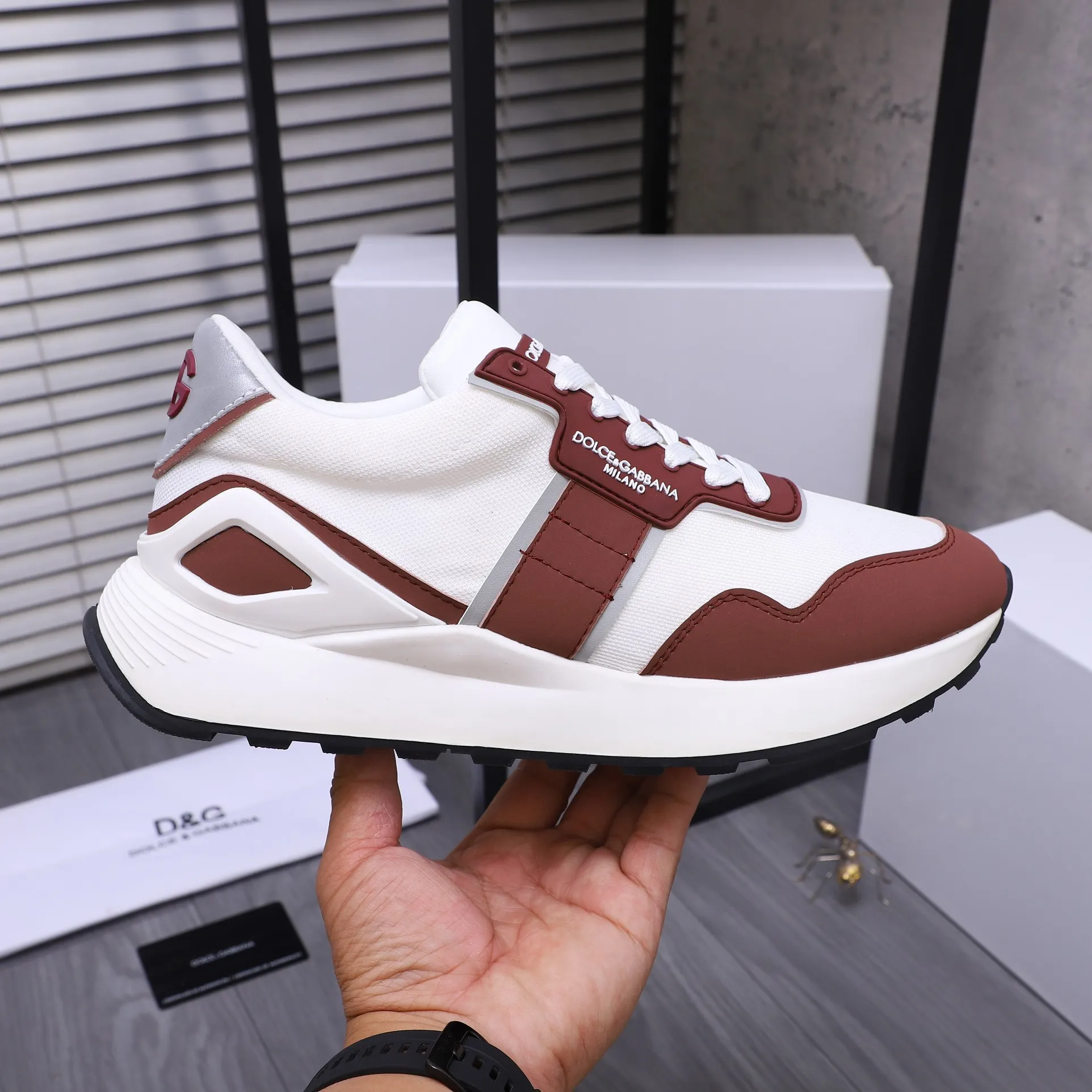 Men's shoes 💰480 Product trademark: DG (Dolce & Gabbana) men's casual shoes Regular size: 38-46 Product materials: Selected cowhide stitching mesh, cowhide insole, original outsole